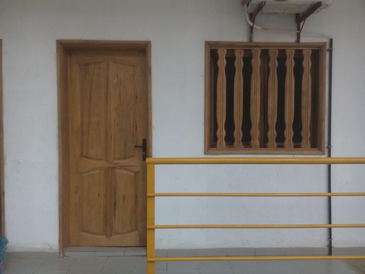 Guesthouse Dalal Ak Jamm อึมบูร์ ภายนอก รูปภาพ